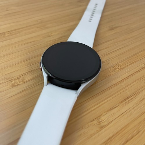 Samsung Galaxy Watch 5 44mm - Silver - Bluetooth + LTE - Charging Issues - Picture 6 of 15