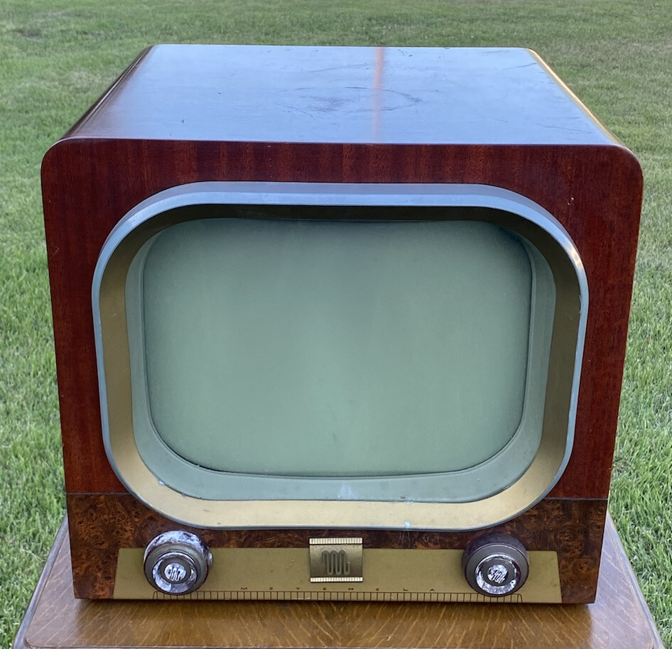 Vintage Motorola TV 1950’s Model 17T6F Woodgrain Mid century Nuclear