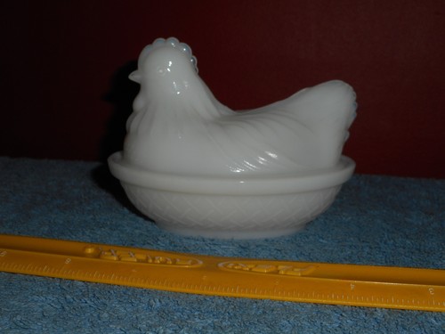 HAZEL ATLAS Milk Glass Hen on Nest Covered Candy Dish 4.5" c.1950 - Picture 3 of 12