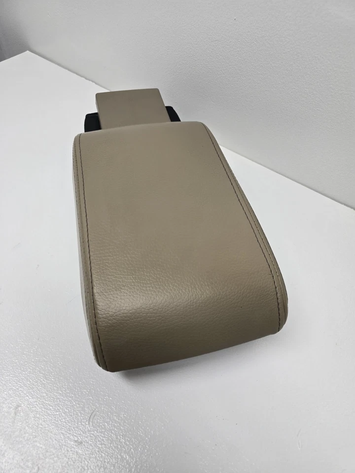 06 07 08 09 Apoyabrazos tapa consola Lincoln Zephyr, beige Foto 2 de 4