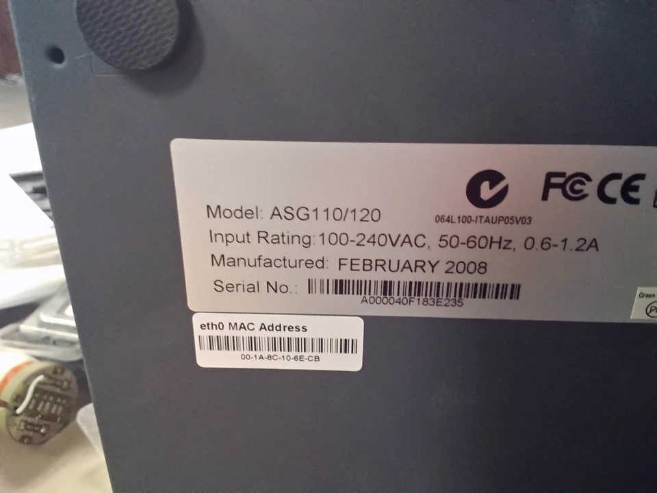 Gateway de seguridad en Internet Astaro ASG 110/120 Foto 3 de 3