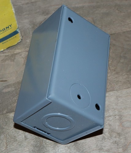 Square D | *NEW* Motor Starting On-Off Switch Enclosure in Box - Picture 4 of 4