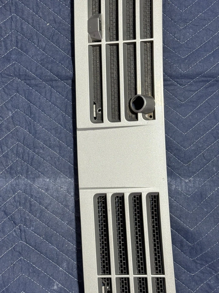 Jeep Cherokee XJ 84-01 Capucha Ventilación Plateado/Gris OEM EXCELENTE ESTADO Foto 2 de 4