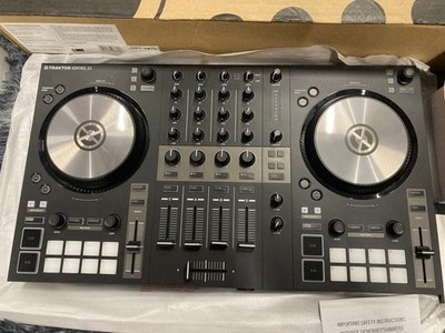 Native InstrumentsTraktor Kontrol S3 DJ Controller with Manual
