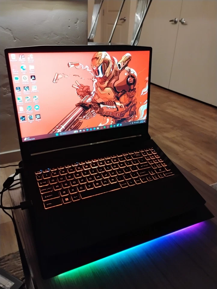 Portátil para juegos MSI Alpha 15 B5EEK CON ENFRIADOR PORTÁTIL RAZER RGB. Negro. Foto 4 de 4