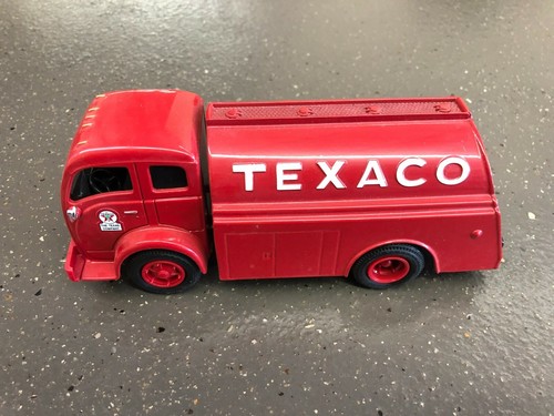 Ertl Texaco 1949 White Tilt Cab Tank Truck Bank Diecast #F950 - Picture 2 of 4