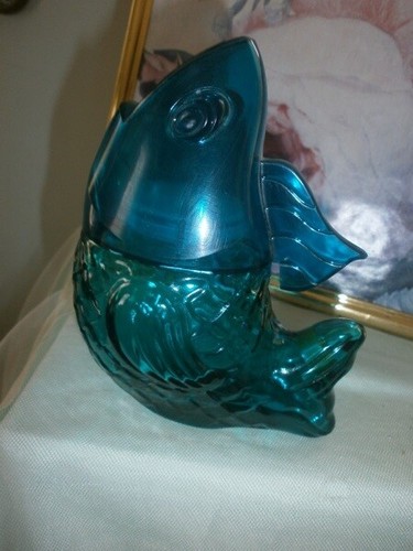 AVON SONG OF THE SEA BLUE SHARK DECANTER - 1974 - EMPTY - Picture 2 of 4