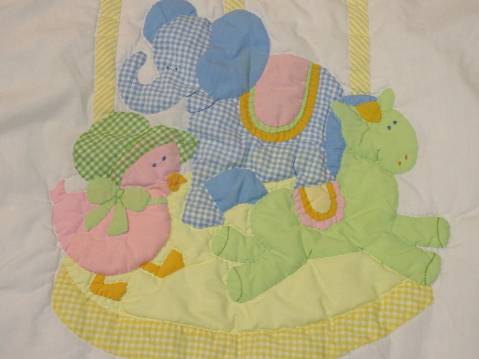 Colcha/parede vintage para bebê pendurada HOUSE OF HAD - amarelo CARROSSEL elefante/cavalo - Imagem 3 de 4