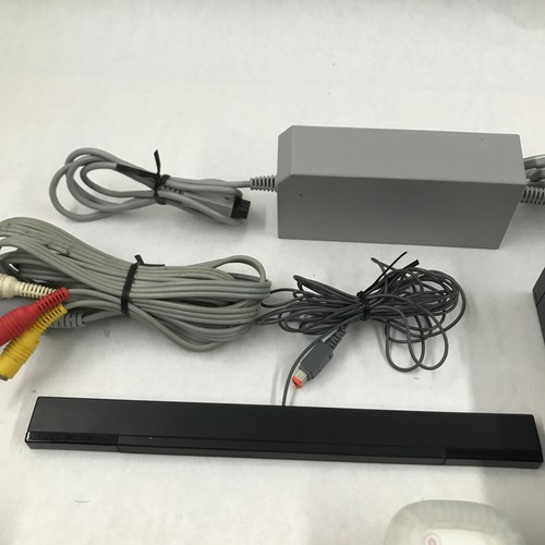 Authentic & Tested Black Nintendo Wii Console With One Controller And Hookups - Picture 3 of 10