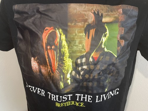 Beetlejuice x Cakeworthy Never Trust The Living Medium T Shirt RARE - Picture 2 of 8