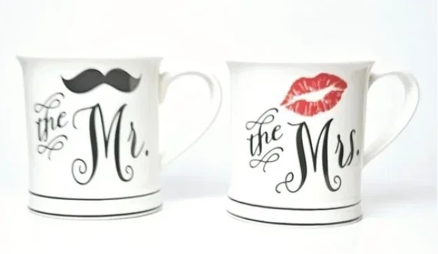 Conjunto de presente caneca de café The Mr. & The Mrs. novo sem etiquetas por Home Essentials canecas para casais - Imagem 2 de 4
