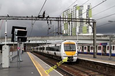 Foto 12x8 Barking Station Barking\/TQ4484 A c2c Class 357 (357211) Ankunft c2013