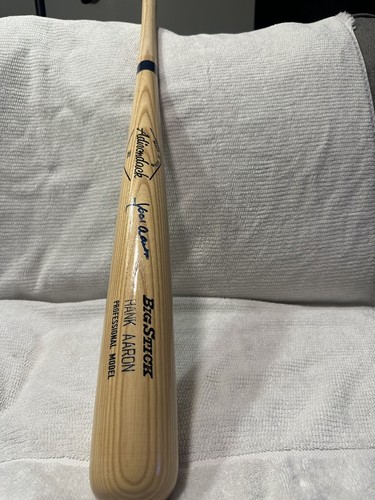 Hank Aaron Autographed Bat In Truly MINT Condition. Don’t Miss This MUST SEE!!!! - Picture 5 of 14
