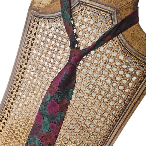 X-21 Christmas Pattern Men’s Neck Tie – Green Red White Holiday Novelty Tie For Parties & Gifts - View #2