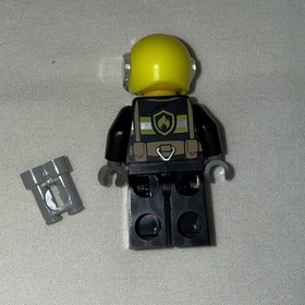 LEGO City Lot Of 2 Mini-figures Bandit Female And Fireman Clemmons Minifig Bonus