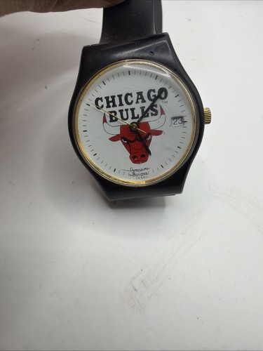 Montre Bulova vintage Chicago Bulls sous licence NBA quartz années 1990 logo équipe Jordan - Photo 1/4