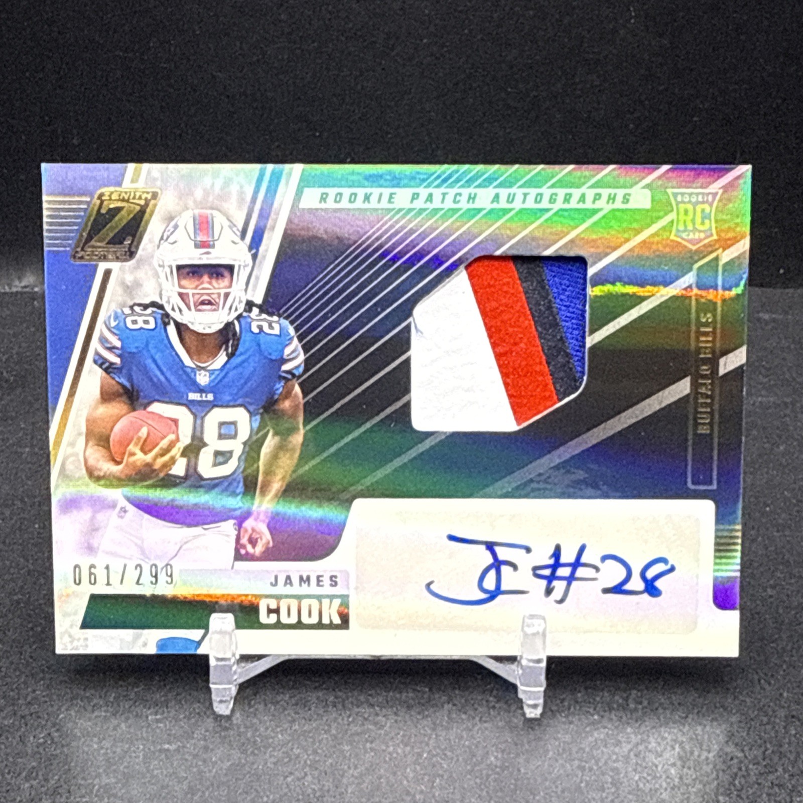 2022 Panini Zenith Football James Cook #215 Rookie Patch AUTO 61/299 Bills BW3