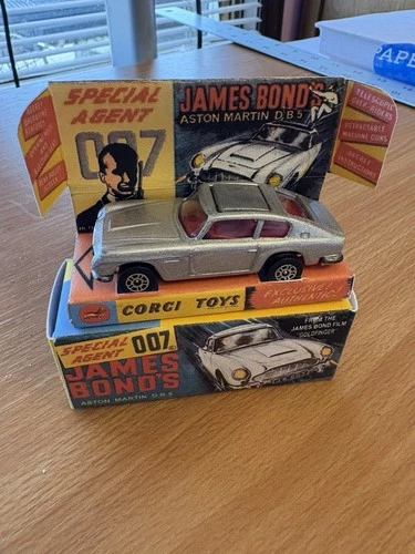 VTG 1979 Corgi Juniors James Bond 007 Aston Martin DB6 Die cast Car with Box Set