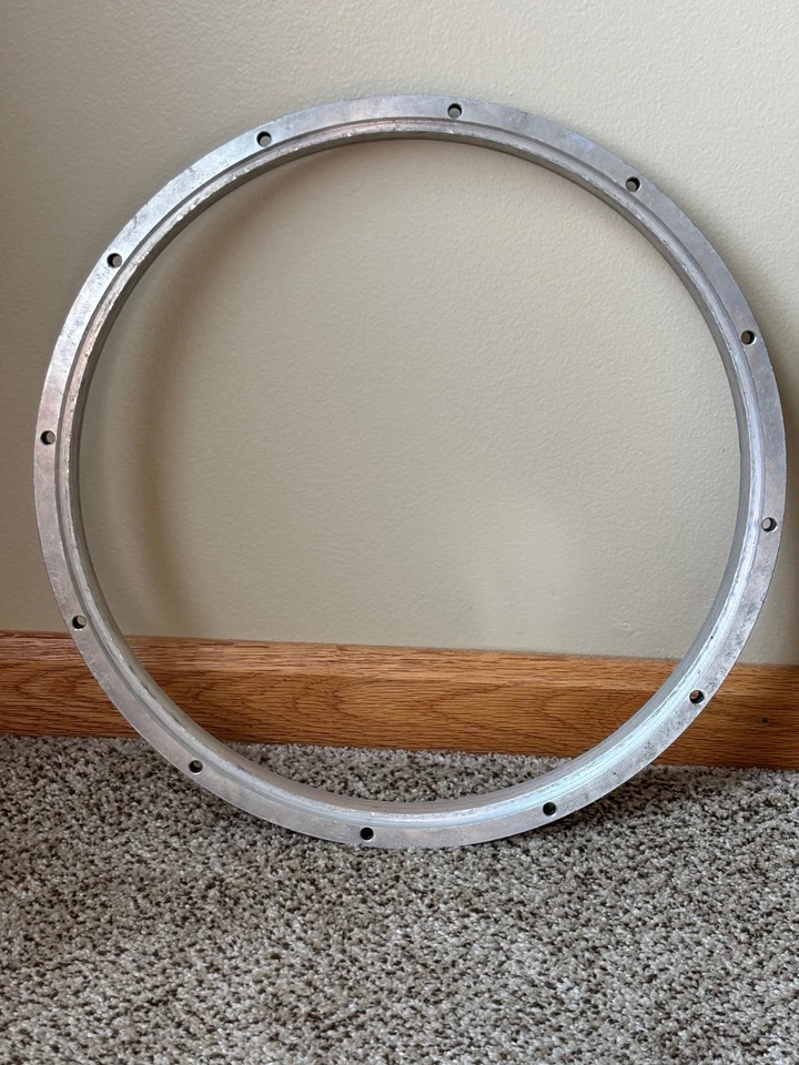 14英寸行军小军压铸环12凸耳面面铝二手 — 第 2/4 张图片