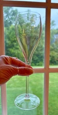 VEUVE CLICQUOT 8" CHAMPAGNE FLUTE~6 OZ GLASS~CLEAR~WHITE SIGNATURE~EXC COND
