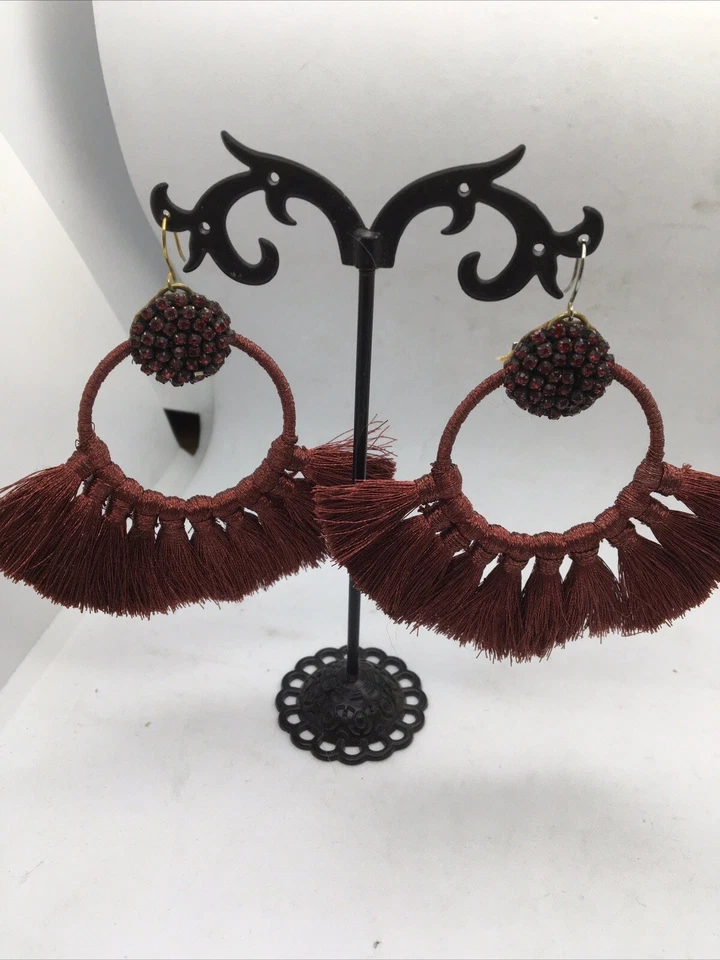 Brincos perfurados com argola de borla e strass Deepa Gurnani - Imagem 4 de 4