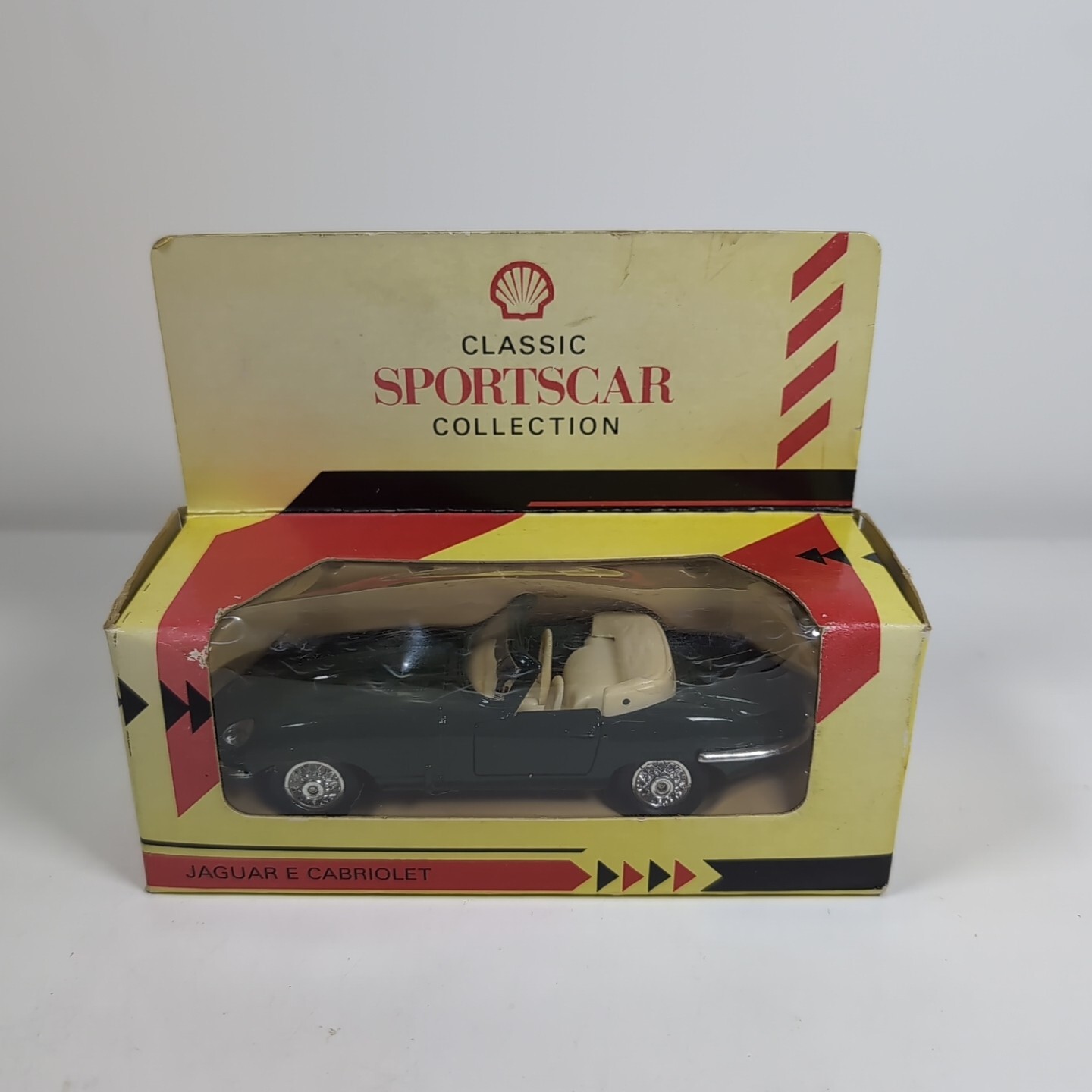 Vintage Retro Shell Garage Classic Sports Car Collection Jaguar E Cabriolet