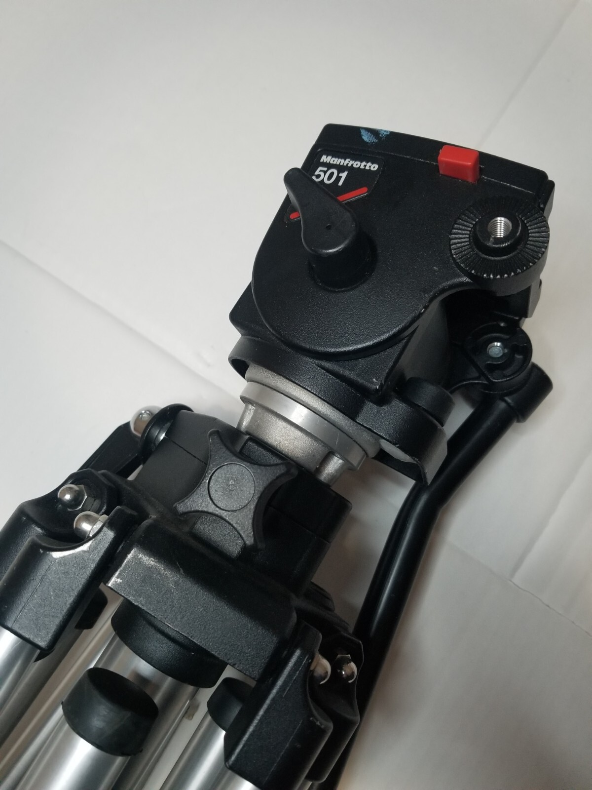 BOGEN MANFROTTO MODEL 3063 CAMERA HEAD WITH 501 TRIPOD Made in Italy eBay