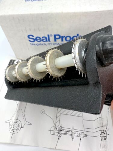 Perforador de hierro fundido negro Seal Products artículo #1256 caja original con instrucciones - Imagen 11 de 14
