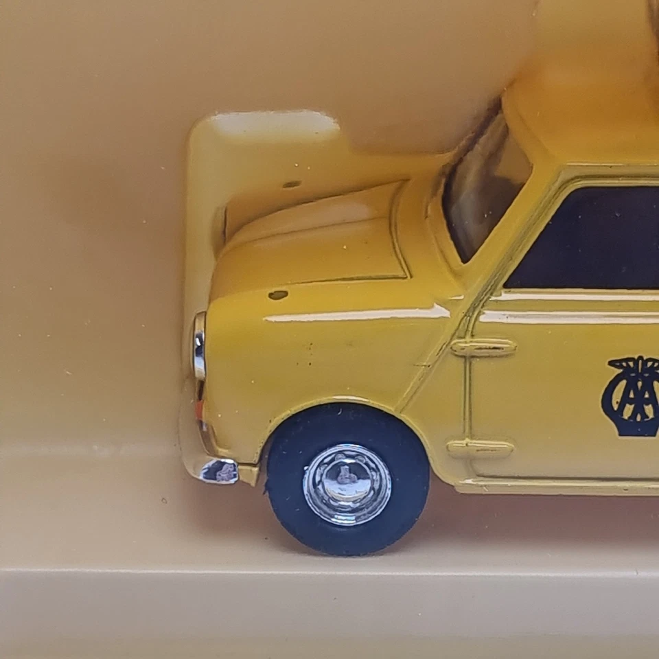 Vanguards Classic Commercial Vehicles AA Patrol Service Austin Mini Van 1:43 - Image 2 of 4