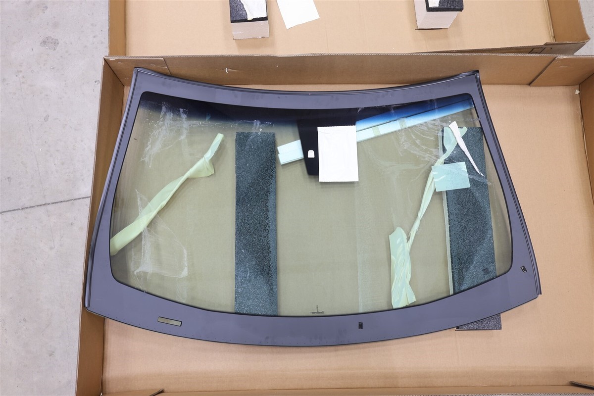 NEW OEM Ford Windshield Glass AE9Z-7403100-B Lincoln MKT 2010-2012