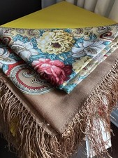 XL Original Pavlovo Posad Shawl 100 wool, 49" x 49", with woollen fringes, new