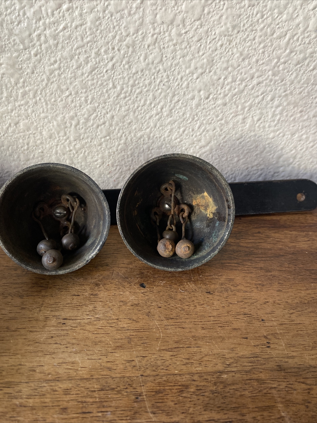 ANTIQUE SLEIGH BELL SET OF 2 BRASS BELLS ON RACK FOR HORSE CARRIAGE ...