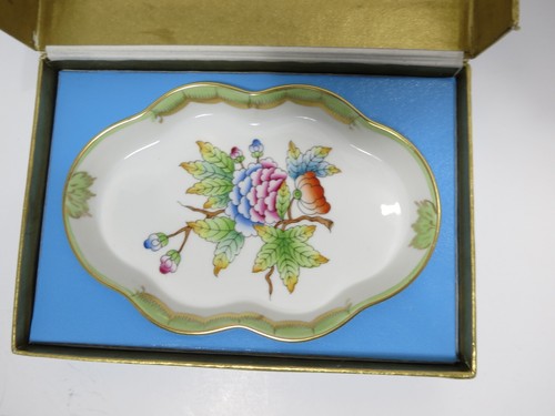 Bandeja o plato Herend QUEEN VICTORIA pintado a mano 7705/VBO Hungría - Imagen 4 de 12