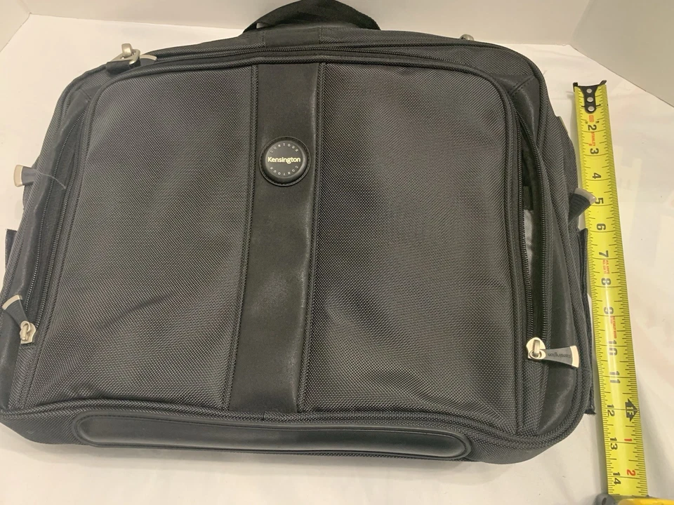 Maletín para computadora portátil Kensington Contour negro vintage con correa para el hombro Foto 3 de 4