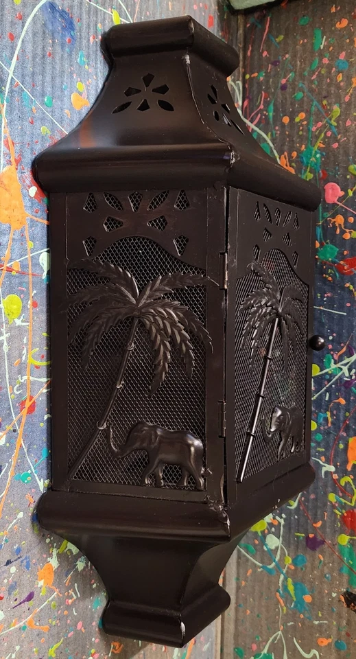 Aplique votivo de linterna Trinidad de 17" para montaje en pared candelabro de metal marrón oscuro Foto 3 de 4