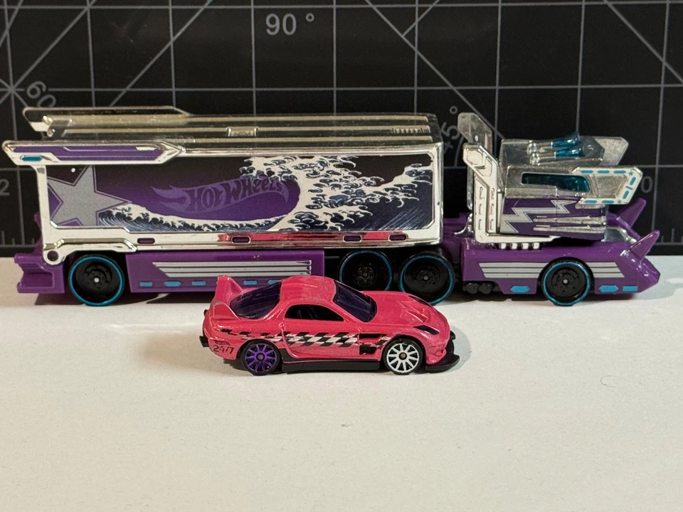 Hot Wheels Purple Galactic Express Hauler with 24/Seven Mazda Rx-7 Car - Image 4 of 4