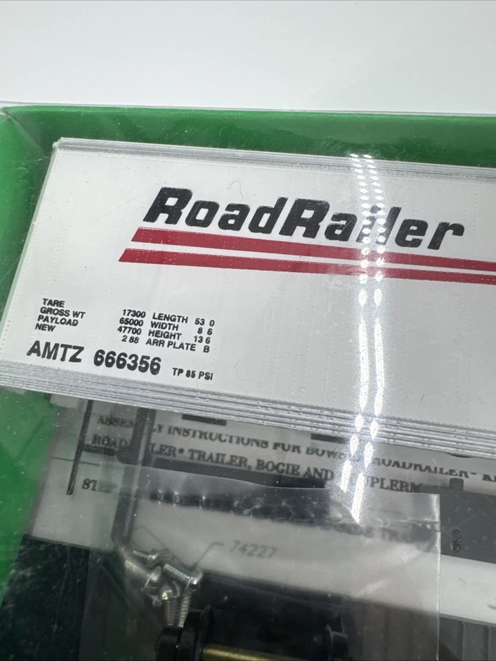HO BOWSER 55703 53' SMOOTH WALL ROADRAILER KIT SUPER WEDGE AMTRAK AMTZ # 666356 - Image 3 of 4