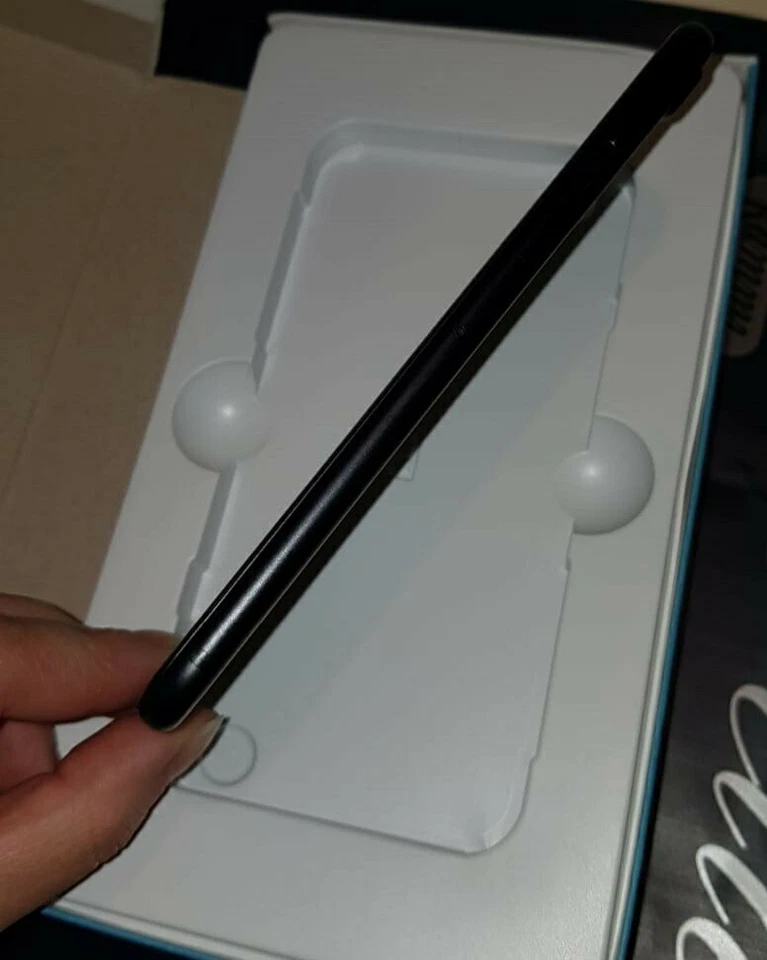 Apple iPhone 7 - 128GB - Nero opaco - Immagine 3 di 3