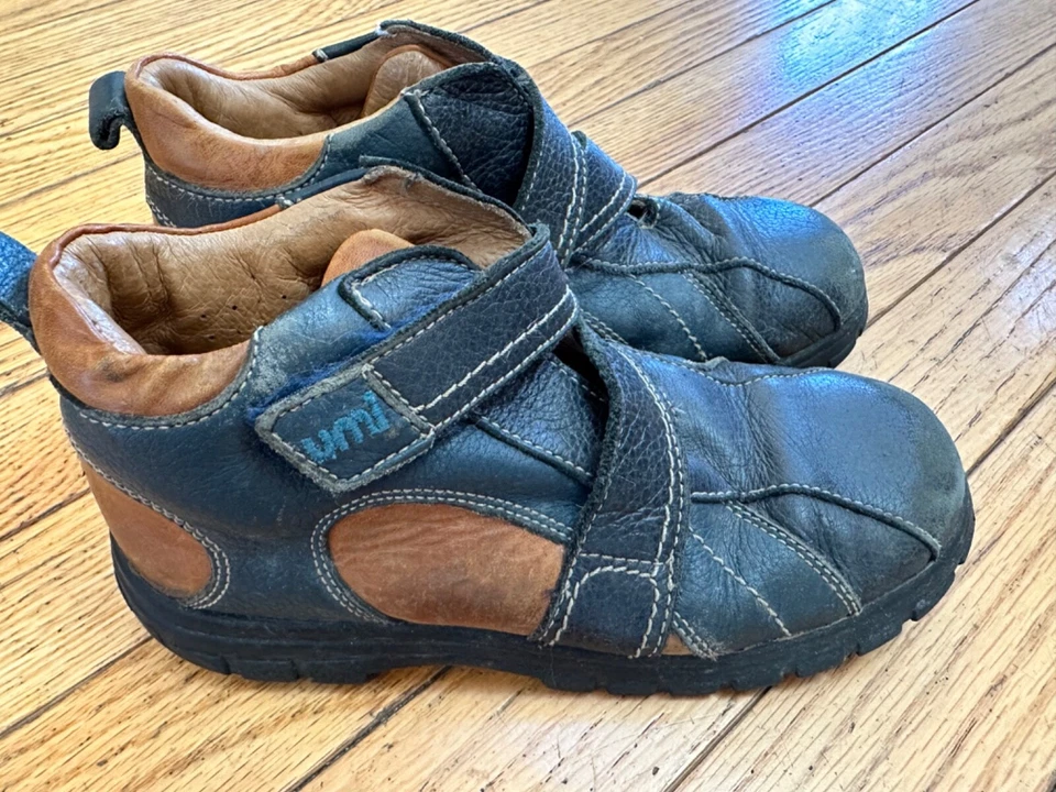 Umi size 32 leather shoes with navy blue, brown, and strap closure - Image 3 of 4