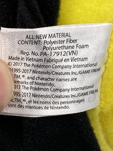 Tomy Pokemon Pikachu Plush 9" Nintendo Game Freak Stuffed Character Hat & Cape - Picture 6 of 8