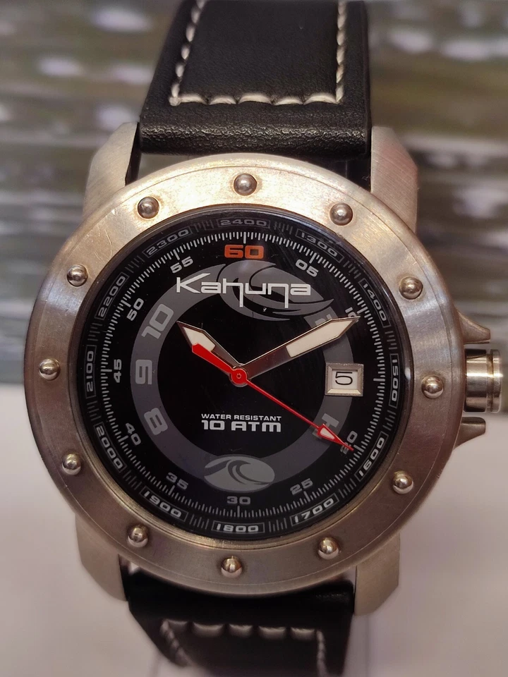 KAHUNA QUARTZ BLACK & GRAY DIAL 10575 MEN'S FULL WORKING CONDITION VINTAGE WATCH - Image 3 of 4