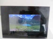 INSIGNIA Digital PICTURE Frame 16.9 Wide FORMAT 7" Screen NS-DPF0712G