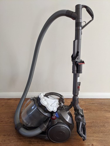 Dyson DC29 vacuum cleaner-excellent 