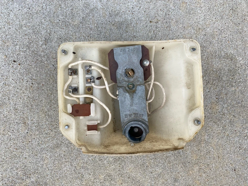 0008265482 ободок фары поворотник 280SL 230SL 250SL 300SEL 300D 280SE M100 - Изображение 2 из 2