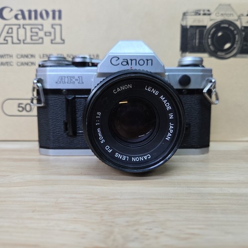 Canon AE-1 analoge Kleinbildkamera FD 50mm 1.8 Objektiv OVP Konvolut Extras - Bild 4 von 17