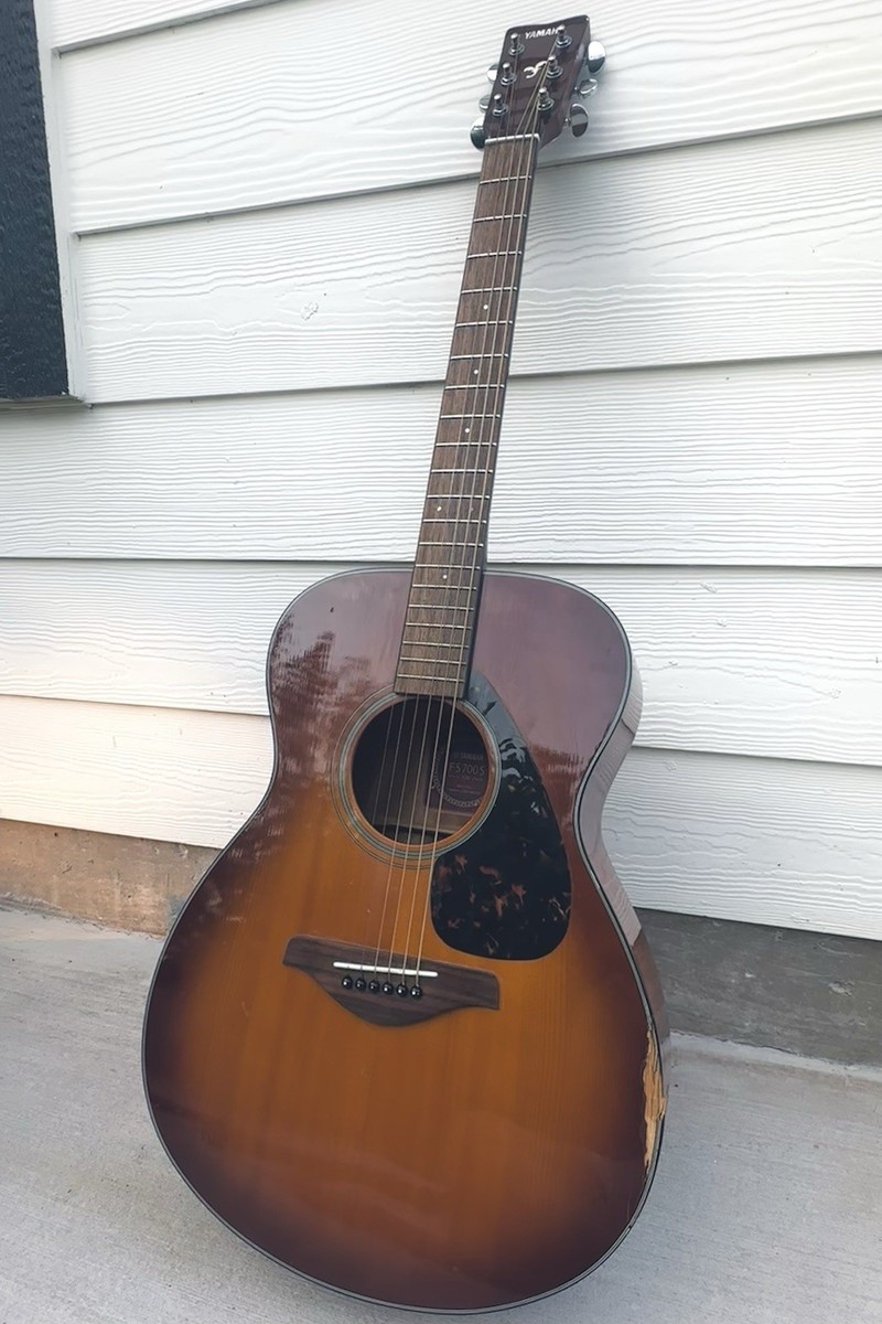 Yamaha FS700S Sand Sunburst Solid Top Concert Acoustic Guitar Used
