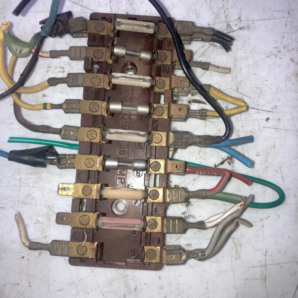 1967-1972 Volvo 140 142 144 145 PAINEL FUSÍVEL com tampa 688361 - Imagem 4 de 4