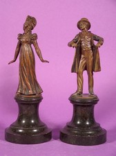 Stare wiedeńskie rzeźby z brązu para figur na cokole Wiedeń około 1900 roku