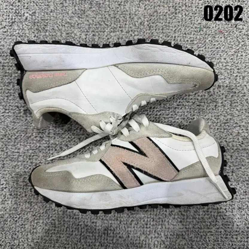 New Balance 327 Pink/White Sneakers, Used thumbnail 5