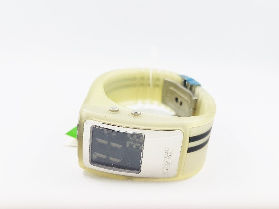 Montre Benetton acier 78216 finitions brossées et verre minéral